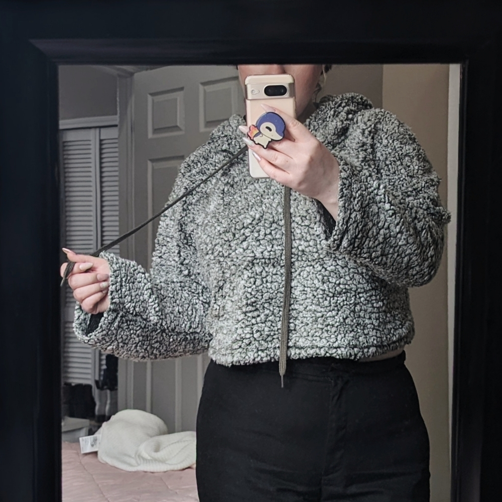 Fluffy cropped hoodie